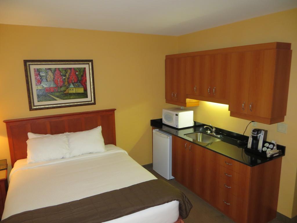 Hotel St-Bernard Saint-Bernard-de-Lacolle Cameră foto