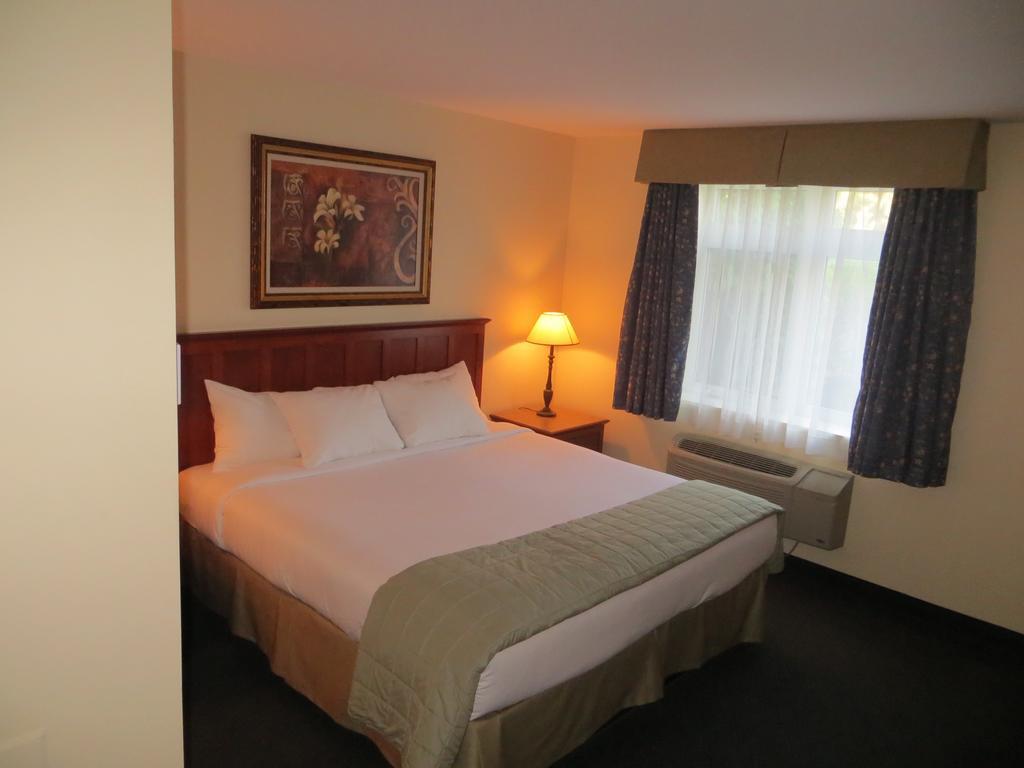 Hotel St-Bernard Saint-Bernard-de-Lacolle Cameră foto