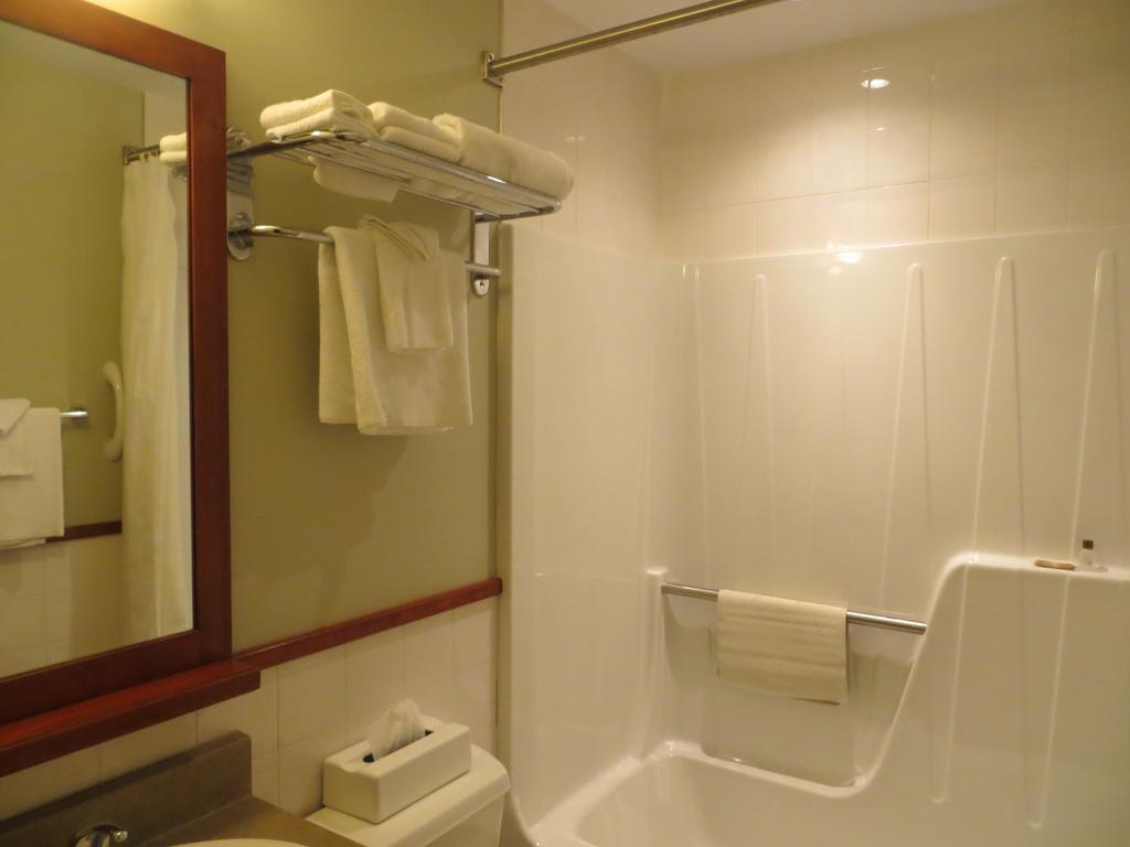 Hotel St-Bernard Saint-Bernard-de-Lacolle Cameră foto