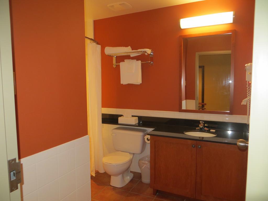 Hotel St-Bernard Saint-Bernard-de-Lacolle Cameră foto